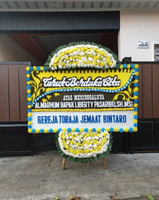 Papan Bunga Duka di Taman Bunga